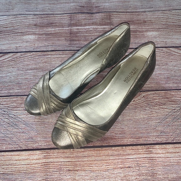 Kenneth Cole Reaction Shoes - 2/$20 or 3/$25 Kenneth Cole Pewter Loafers/Flats sz 8
